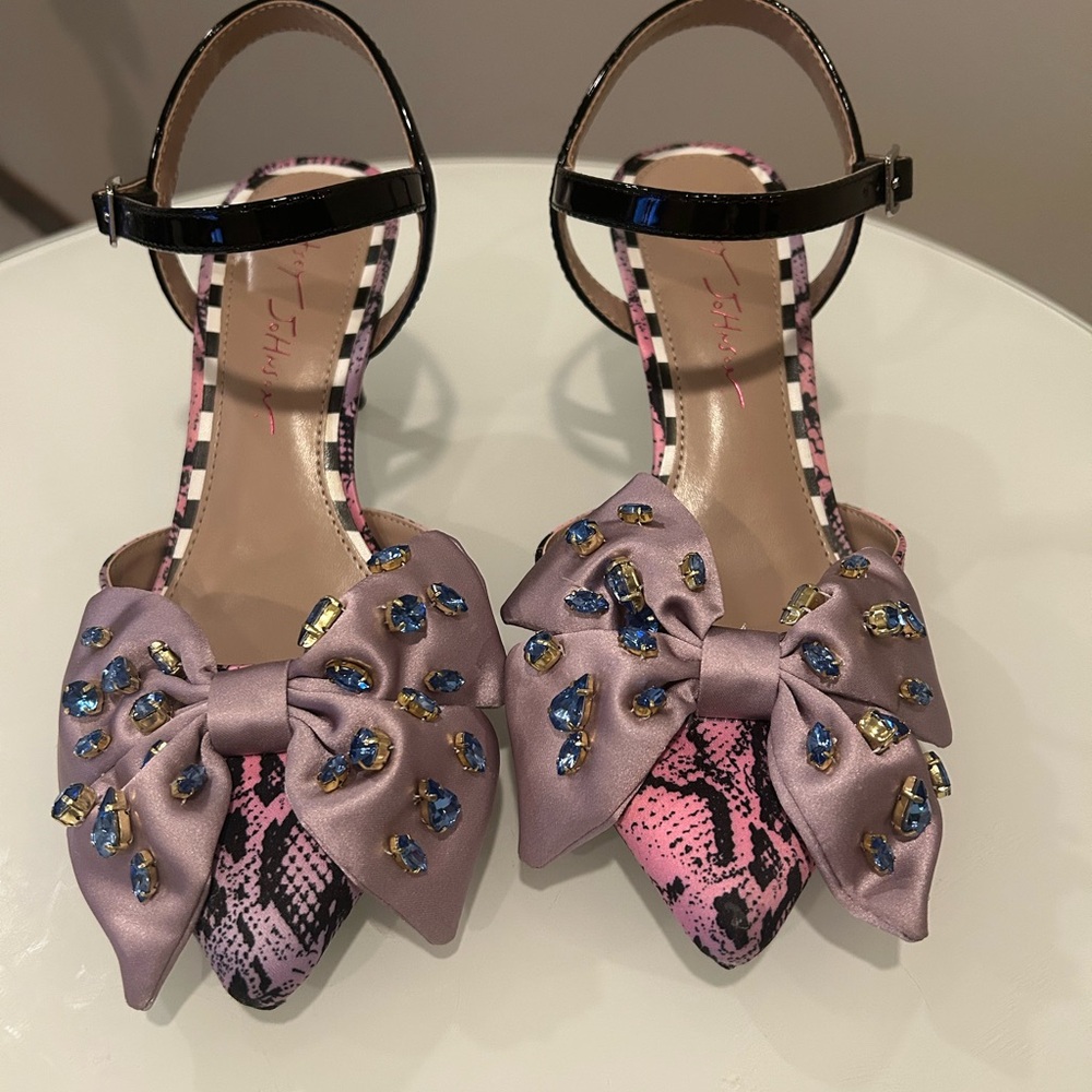 Pink and Black Bow Detail Heels Size7 Betsy Johnson